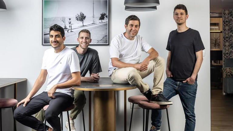 המייסדים ובעלי Wiz, מימין: רועי רזניק (סמנכ"ל פיתוח), עמי לוטבק (סמנכ"ל טכנולוגיה), אסף רפפורט (מנכ"ל), ינון קוסטיקה (סמנכ"ל מוצר)