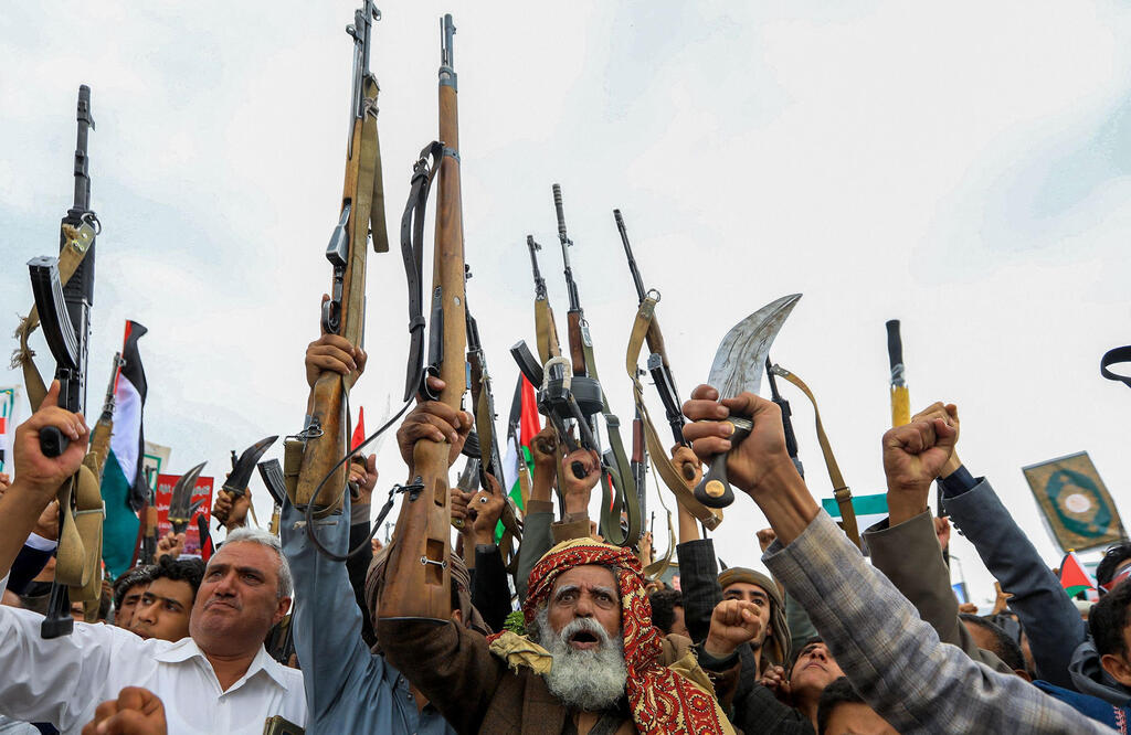 Houthis protest in Yemen (Photo: Mohammed Huwais / AFP) חות'ים מפגינים בתימן