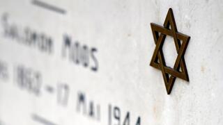 מצבה בבית הקברות היהודי באנסי, צרפת