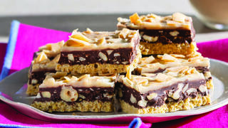 ריבועי קורנפלקס עם טחינה ושוקולד 