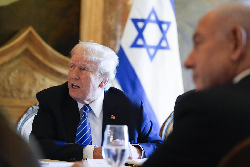 בנימין ושרה נתניהו נפגשים עם דונלד טראמפ ותמונתו של אריאל ביבס