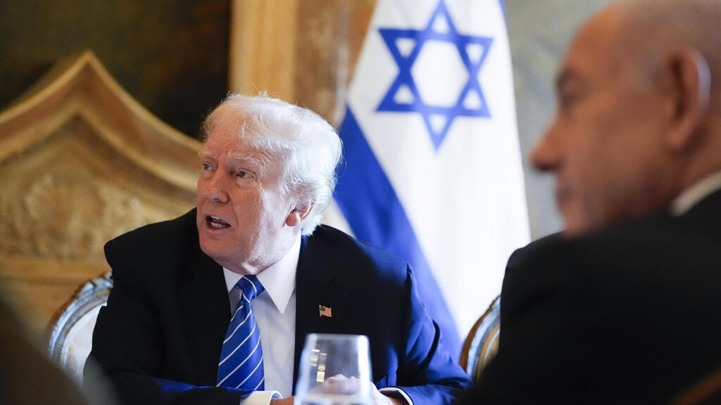 בנימין ושרה נתניהו נפגשים עם דונלד טראמפ ותמונתו של אריאל ביבס
