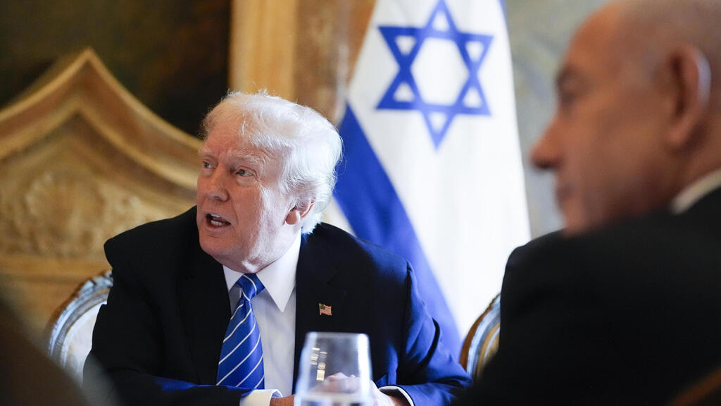 בנימין ושרה נתניהו נפגשים עם דונלד טראמפ ותמונתו של אריאל ביבס