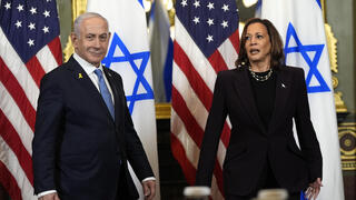 סגנית הנשיא קמאלה האריס וראש ממשלת ישראל בנימין נתניהו בלשכת הטקסים של סגן הנשיא במתחם הבית הלבן בוושינגטון