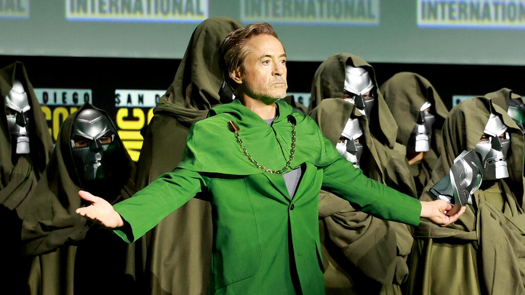 Robert Downey Jr. at Comic-Con (Photo: Matt Winkelmeyer/Getty Images) רוברט דאוני ג'וניור בקומיק-קון