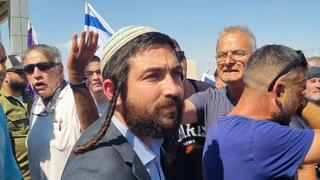 מלחמתו המתועדת של צבי סוכות בפרוטקשן