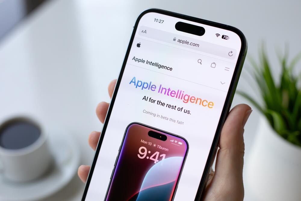 Apple Intelligence — Apple’s artificial intelligence; for real this time (Photo: DenPhotos / Shutterstock.com) Apple Intelligence - הבינה המלאכותית של אפל