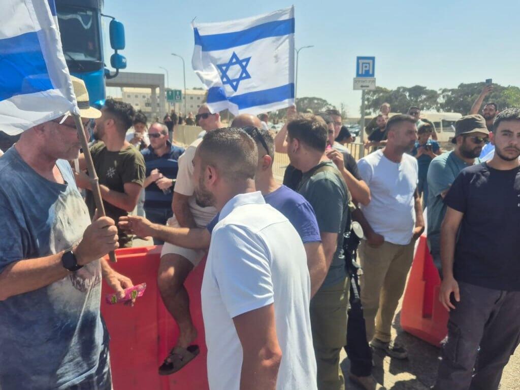 מחאה נגד פשיטת המשטרה הצבאית על מתקן הכליאה בשדה תימן