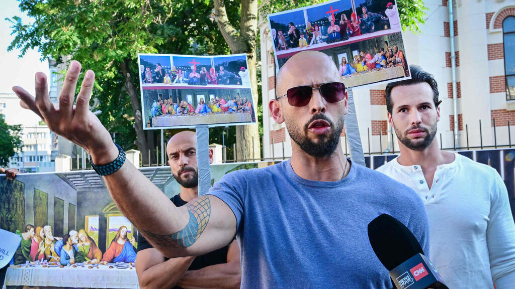אנדרו דייט הפגנה מול שגרירות צרפת ב בוקרשט טקס פתיחה אולימפיאדה פריז 