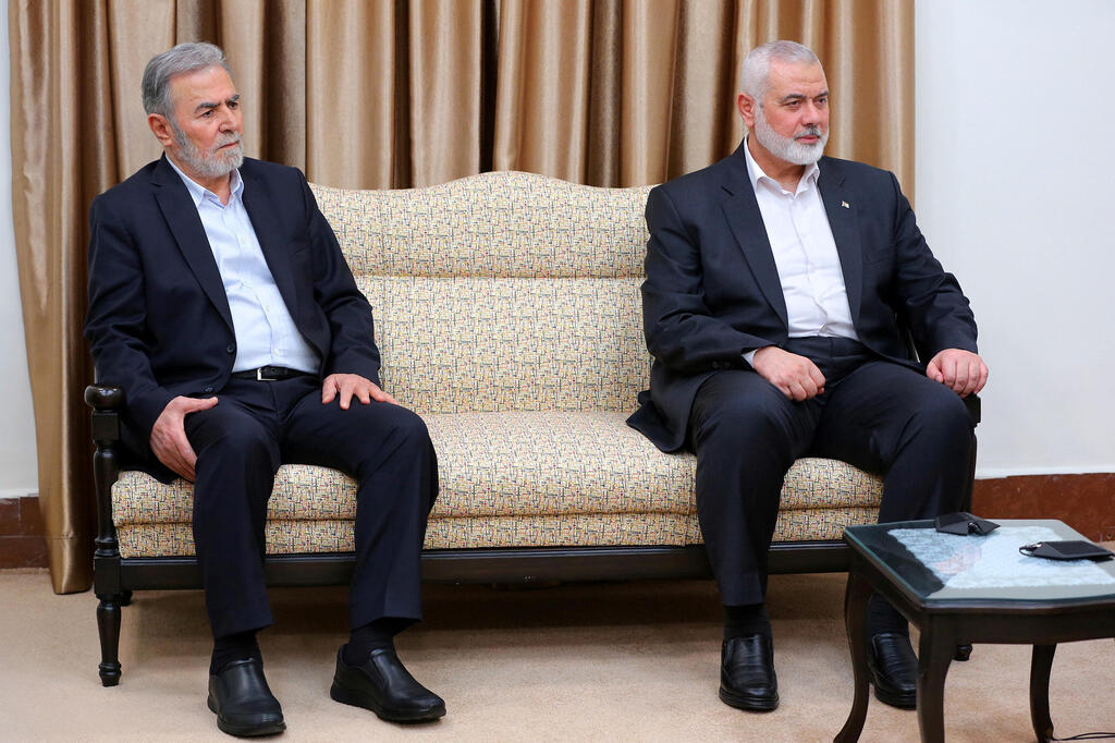 טהרן איראן איסמעיל הנייה  ו- זיאד נחאלה בפגישה עם עלי חמינאי