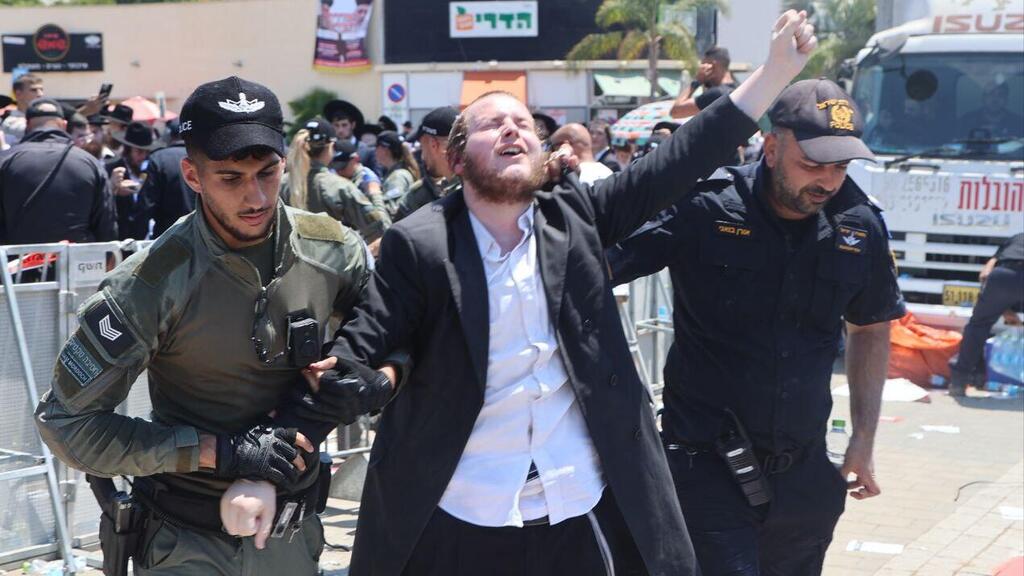 הפגנת חרדים מול הבקו"ם