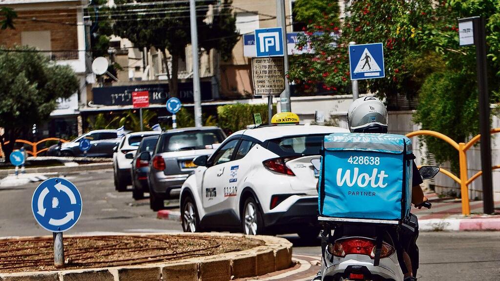 Служба доставки Wolt (Фото: Гиль Нахуштан) שליח וולט