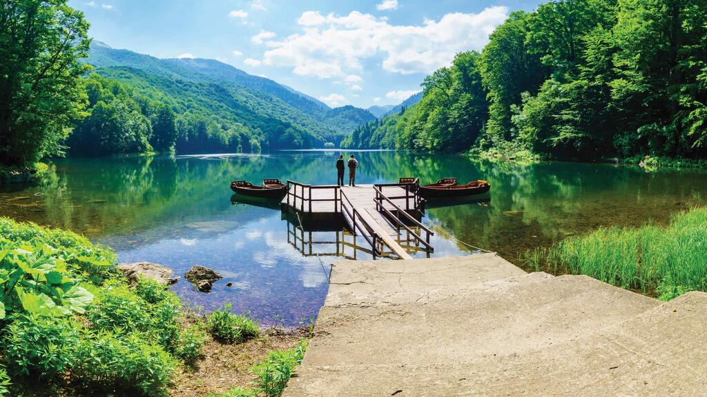 Biogradska Gora National Park, Montenegro (Photo: Shutterstock/ASAP/RnDmS) אל תוותרו על הליכה בשביל המקיף את האגם. פארק ביוגרדסקה, מונטנגרו
