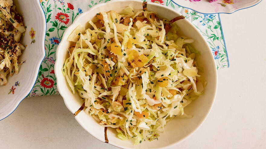 Cabbage, apricot and almond salad with maple-lemon dressing (Photo: Tal Sivan-Ziporin) yk14011478