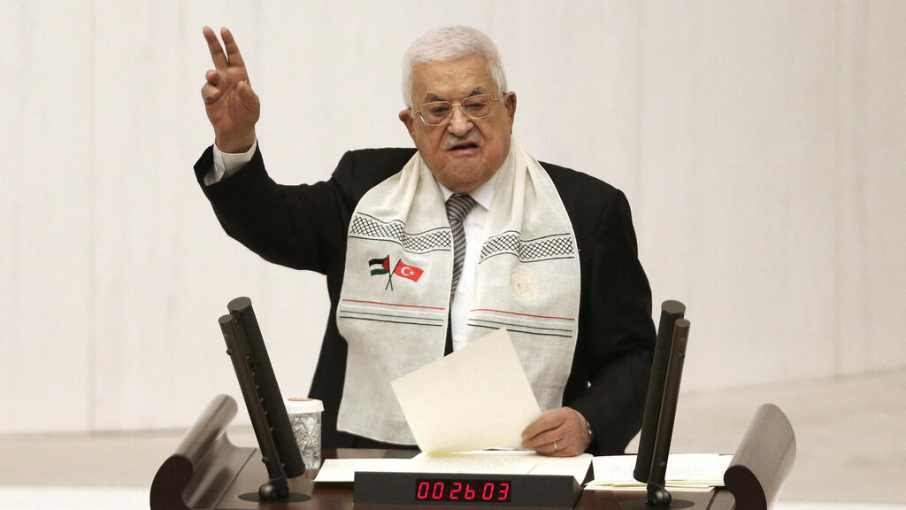 אבו מאזן בפרלמנט הטורקי