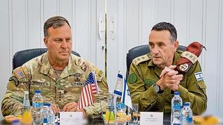 הרמטכ"ל הרצי הלוי עם מפקד סנטקום, גנרל מייקל קורילה