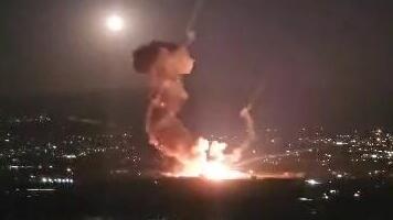 פיצוצי משנה, ורקטות שמתעופפות: תיעוד מהתקיפה בעומק לבנון