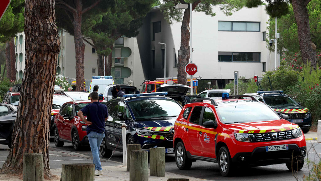 זירת פיצוץ הרכב בבית הכנסת בדרום צרפת