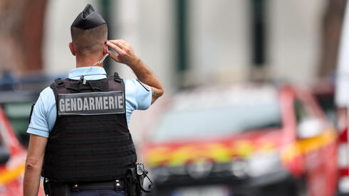 זירת פיצוץ הרכב בבית הכנסת בדרום צרפת