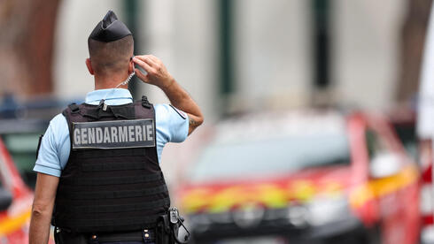 זירת פיצוץ הרכב בבית הכנסת בדרום צרפת