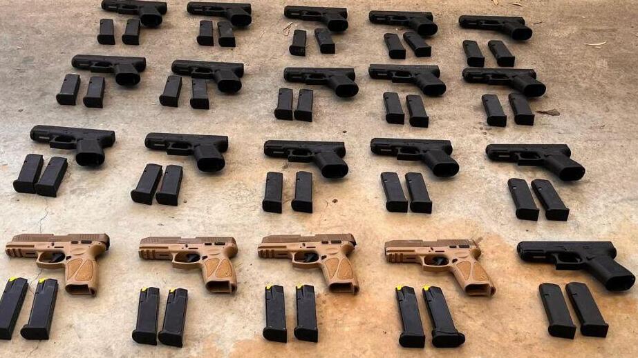 Контрабандное оружие. Иллюстрация (Фото: пресс-служба полиции) הברחת האמל"ח דרך ירדן