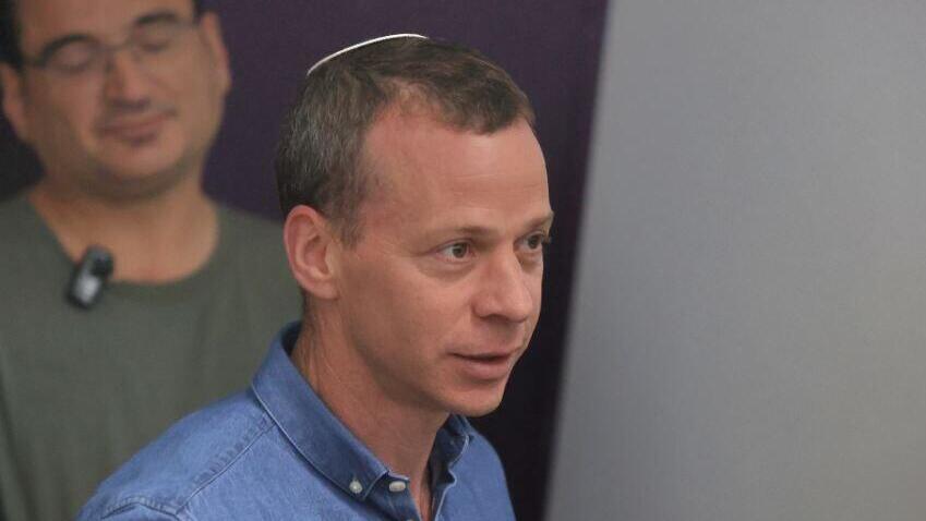 עמית סגל בדיון בנושא תביעתו מנדלבליט נגד חברת החדשות ואפי נווה בדרישה למנוע שידור הקלטות נוספות משיחות השניים בבהימ"ש המחוזי בת"א