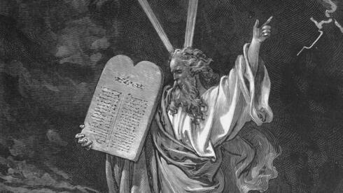 משה יורד מהר סיני עם לוחות הברית – מציורי התנ"ך של גוסטב דורה