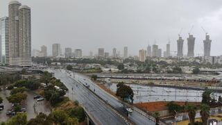שמי תל אביב הבוקר