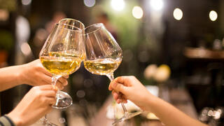 שתיית אלכוהול כוסות כוס יין