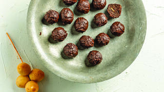  כדורי תמרים ותאנים מצופים שוקולד מריר