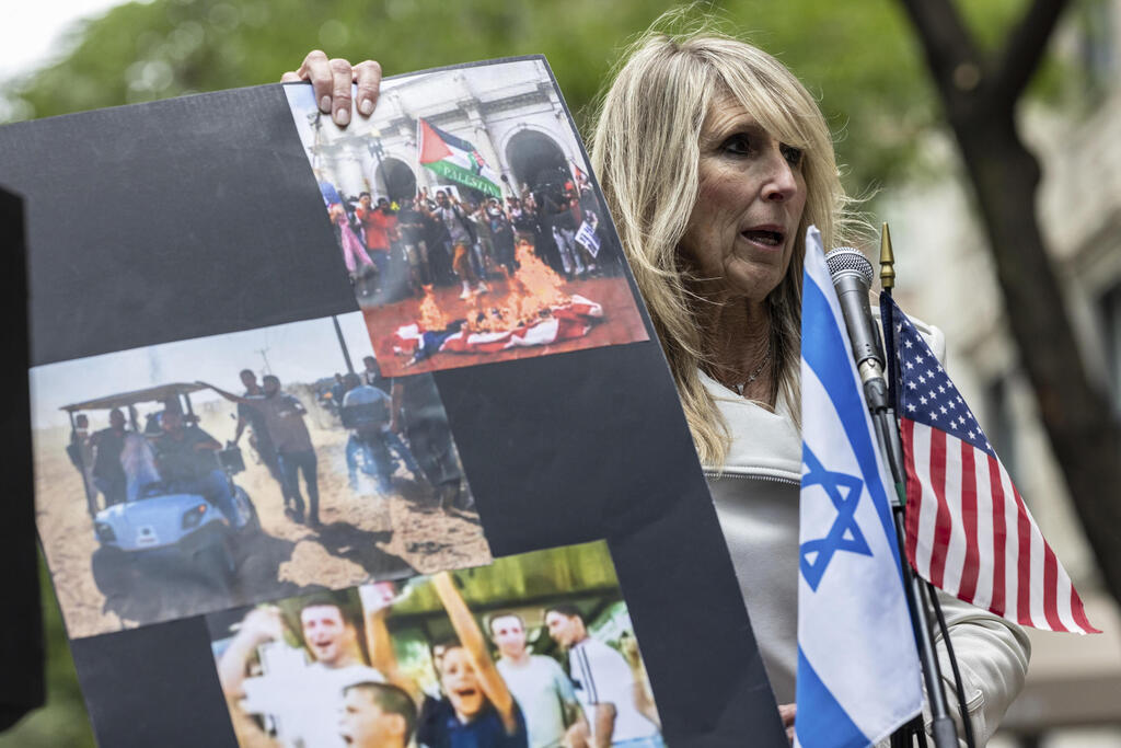 Pro-Israel demonstration in New York (Photo: AP /Stefan Jeremiah) הפגנות תמיכה בעד ישראל בניו יורק מדיסון סקוור גארדן ארה"ב