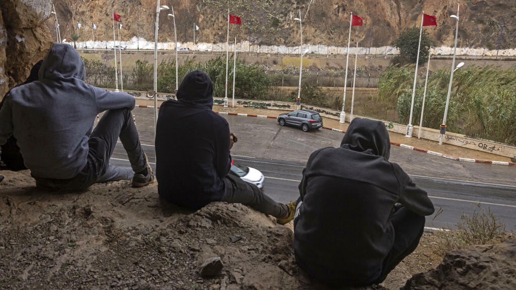Morocco Algeria border 