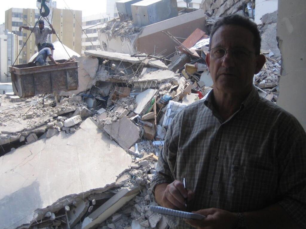 Significant destruction would have dealt Hezbollah a heavy blow. Ron Ben-Yishai in Dahieh, 2006 רון בן ישי בדאחייה בביירות ועם לוחמים במלחמת לבנון השנייה 2006