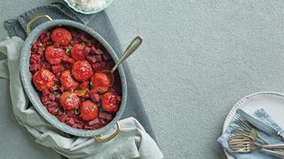  קציצות עוף ובורגול  ברוטב סלק