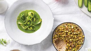 מרק קר: גספאצ'ו עם תפוחים, תרד וזוקיני