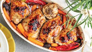 עוף וצימעס בתבנית אחת