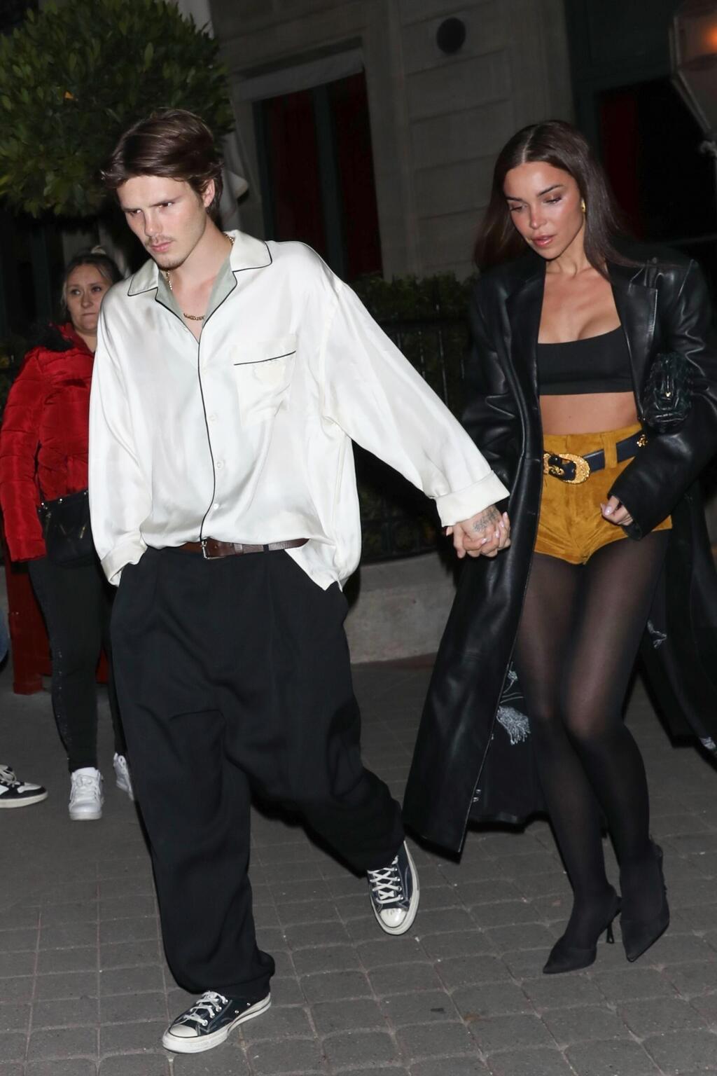 "את תצטרכי לנהוג". קרוז ובת זוגו ג'קי (צילום: VEGAN / BACKGRID) קרוז בקהאם