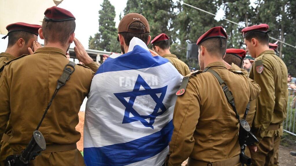 Похороны Бен-Циона Пелаха (Фото: Яир Саги) לווייתו של סרן בן ציון פלח בבית העלמין ניצני עוז-תנובות