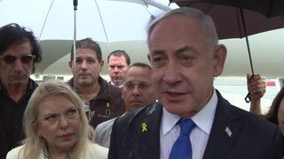 בנימין ושרה נתניהו עם אלי שתיוי בנחיתה בניו יורק, ארה"ב