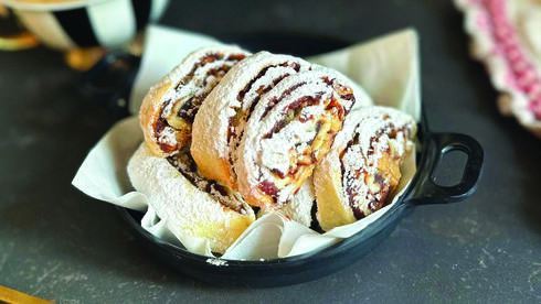 עוגיות תמרים ואגוזים