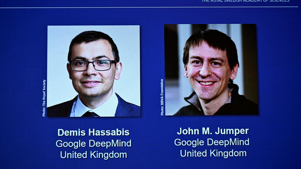 Nobel Prize laureates Demis Hassabis and John Jumper (Photo: TT News Agency/Christine Olsson, Reuters) שניים מתוך שלושת זוכי פרס נובל בכימיה לשנת 2024, ג'ון ג'אמפר ודמיס הסביס