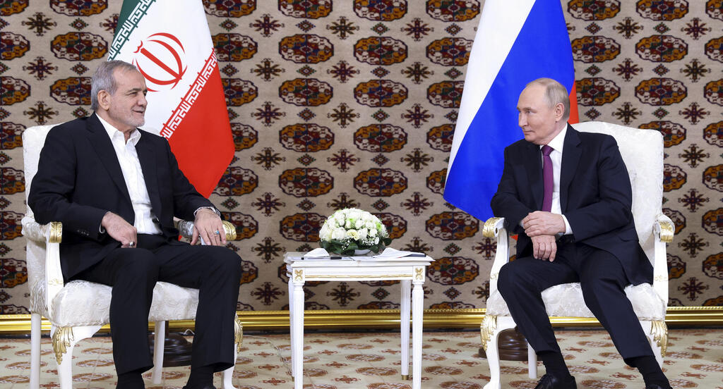 פגישה בין נשיא רוסיה, ולדימיר פוטין, לנשיא אירן, מסעוד פזשכיאן