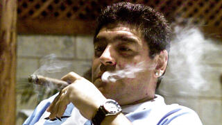 ארמנדו מראדונה מעשן 