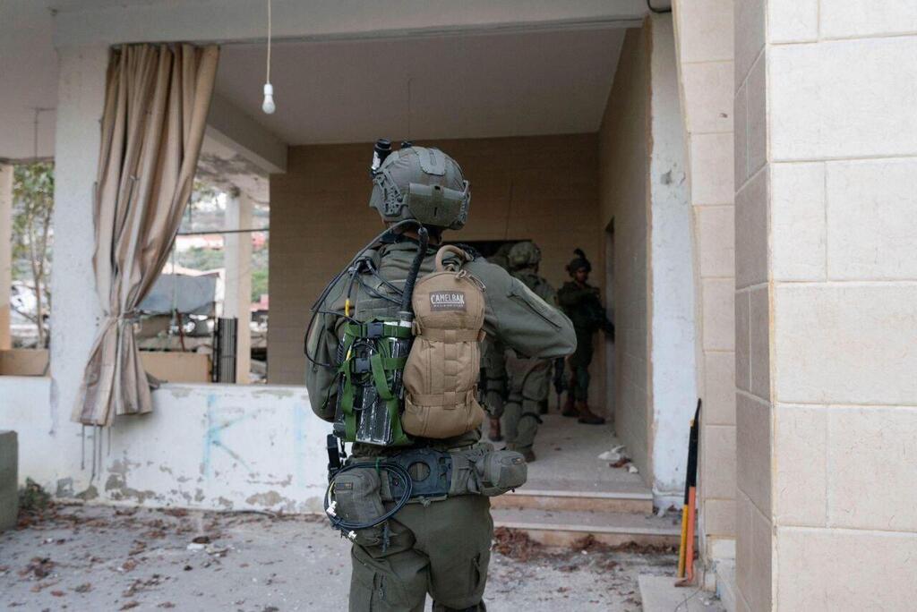 גדוד 890 בדרום לבנון, ליד האמל"ח של כוח רדואן