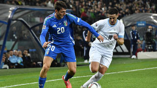 שחקן נבחרת ישראל דולב חזיזה מול שחקן נבחרת איטליה אנדראה קמביאזו