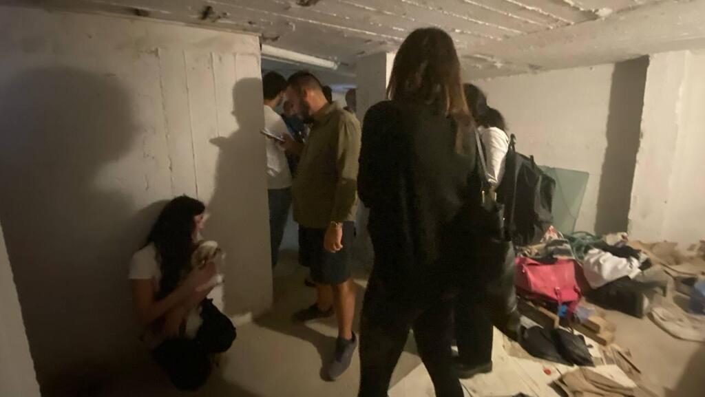 Израильтяне в убежище (Фото: Гилад Кармели ) Израильтяне в убежище