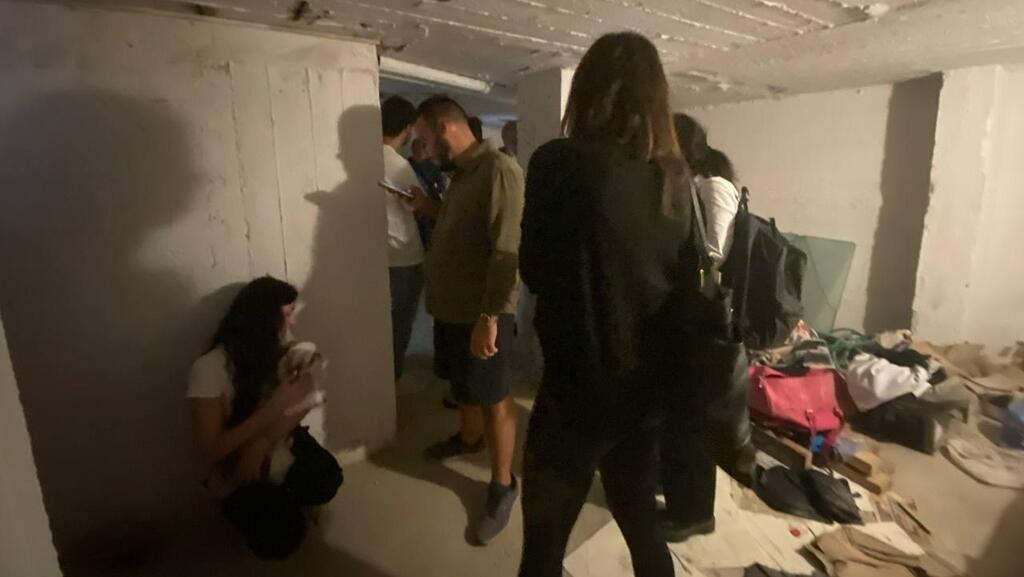 Choose a shelter if it can be reached within the required protection time (Photo: Gilad Carmeli) Choose a shelter if it can be reached within the required protection time