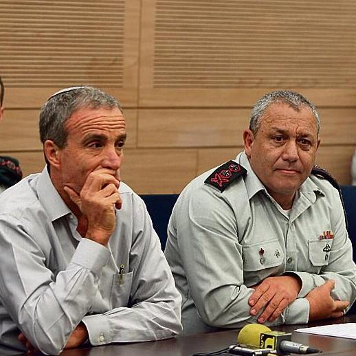 אלעזר שטרן לצד גדי איזנקוט, כשהאחרון כיהן כרמטכ"ל