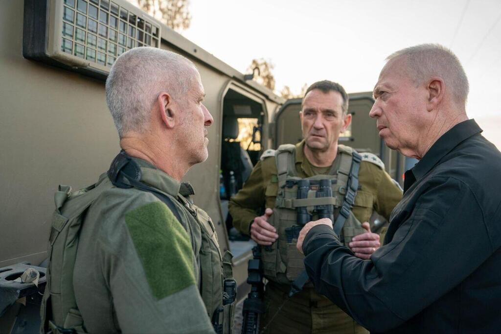 שר הביטחון יואב גלנט מקיים התייעצות ביטחונית בגבול רצועת עזה עם הרמטכ"ל הרצי הלוי וראש השב"כ רונן בר