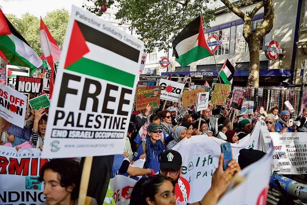 Anti-Israel protest in London (Photo: Alishia Abodunde, GettyImages) הפגנה נגד ישראל בלונדון